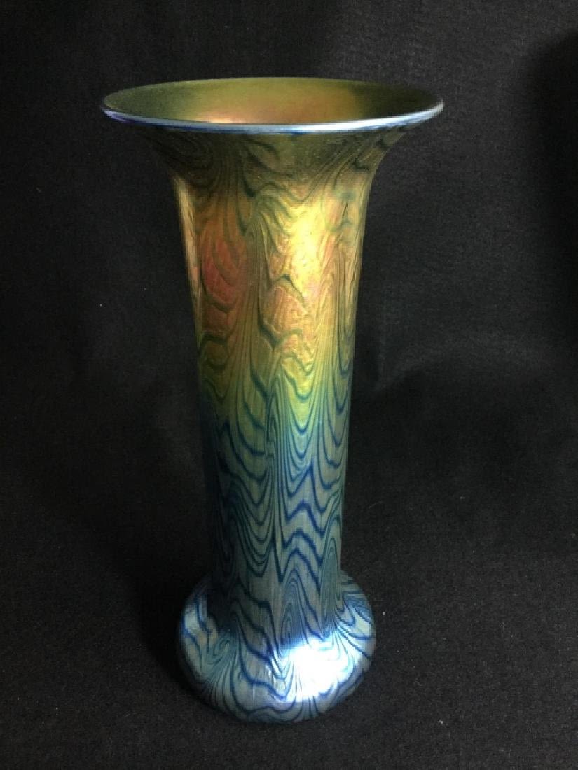 Lot 18: Lunberg Studio Art Glass Vase