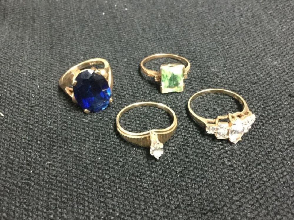 Lot 68: 4 Vintage 10kt Gold Rings