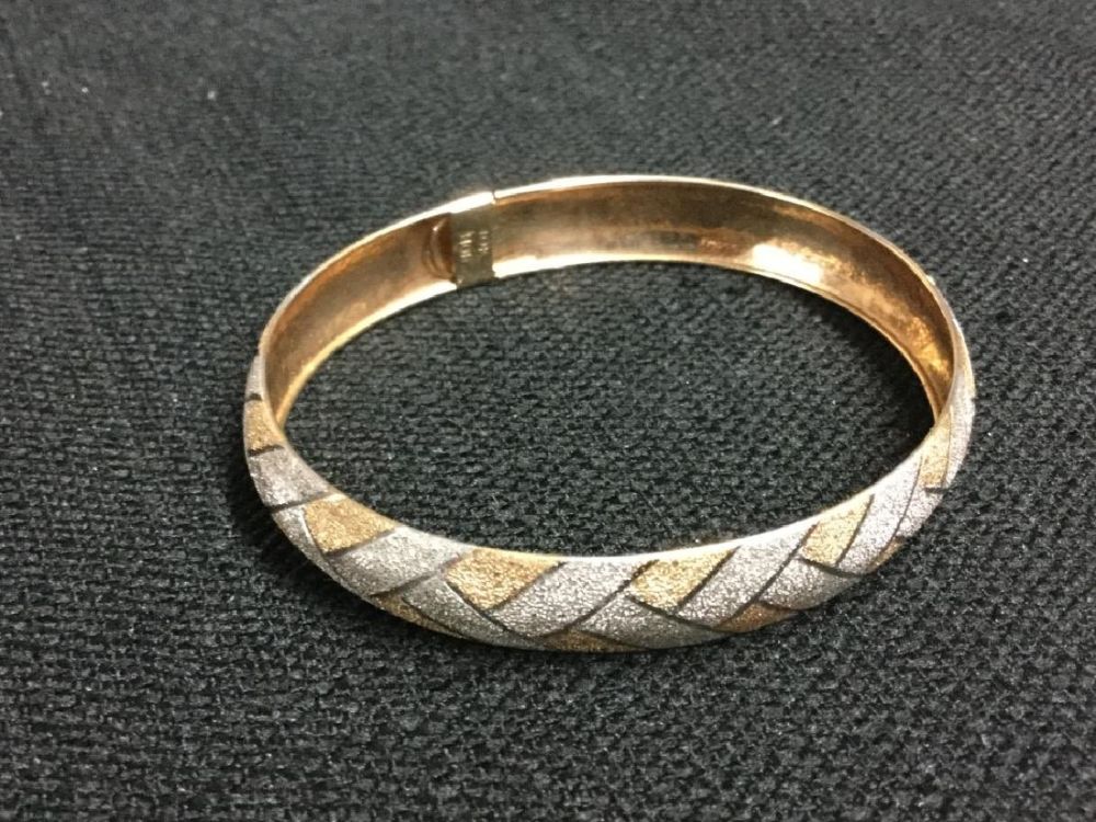 Lot 69: 10kt Gold Bangle Bracelet