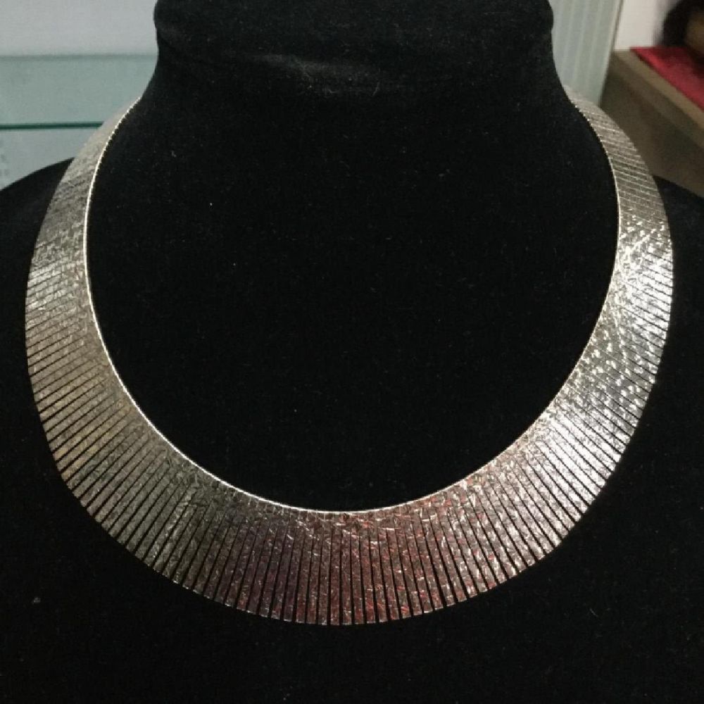 Lot 113: Sterling Chocker