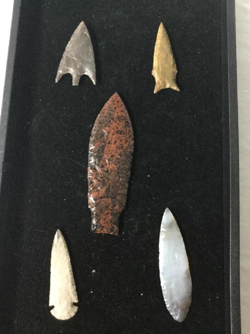 Lot 183: Arrowheads