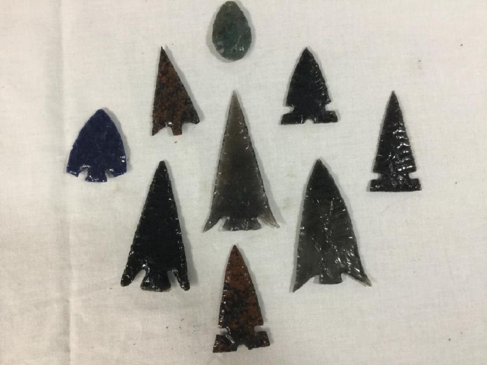 Lot 210: Arrowheads