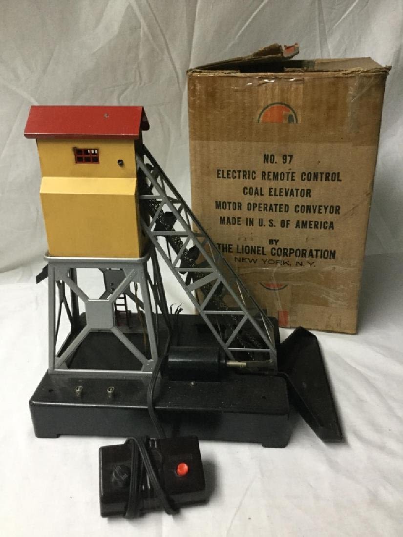 Lot 223: Lionel Train Loader
