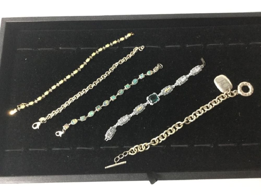 Lot 249: Bracelet Lot