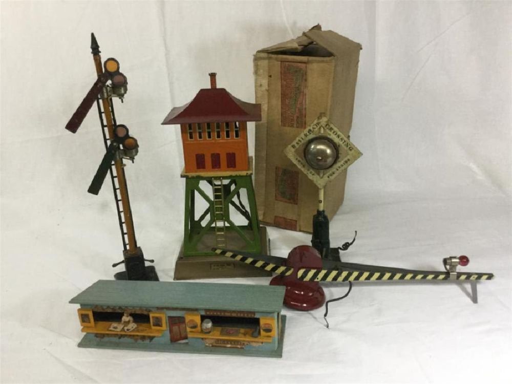 Lot 45: Lionel Train Accessories