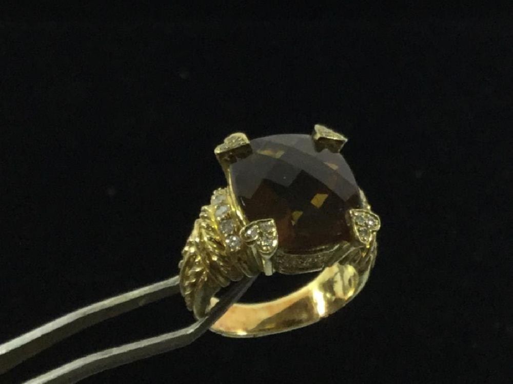 Lot 78: 18k gold ring