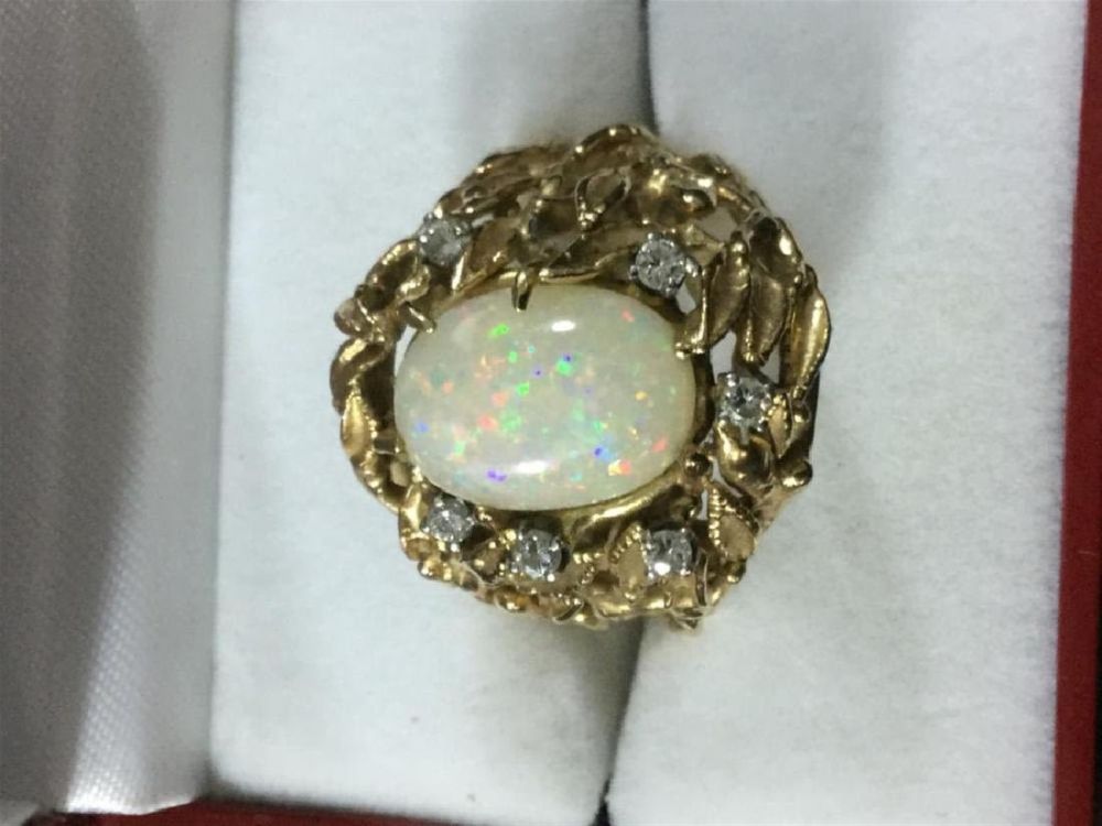 Lot 82: 14k Gold Opal Ring