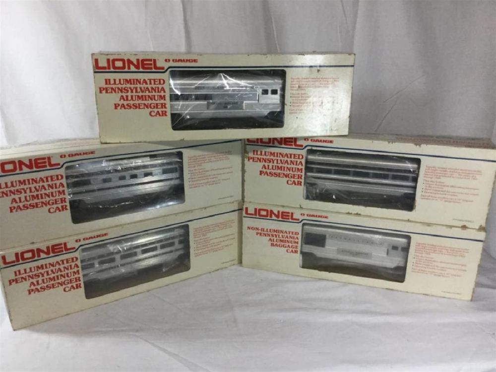 Lot 117: Lionel Passenger Train Cars