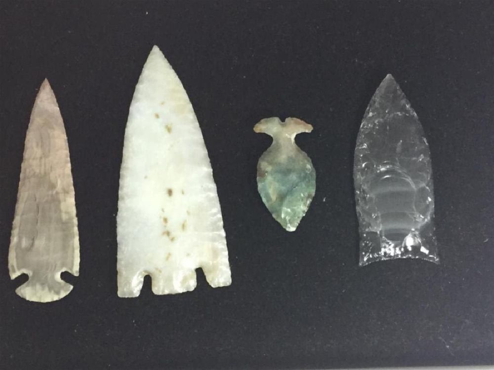 Lot 128: Arrowheads