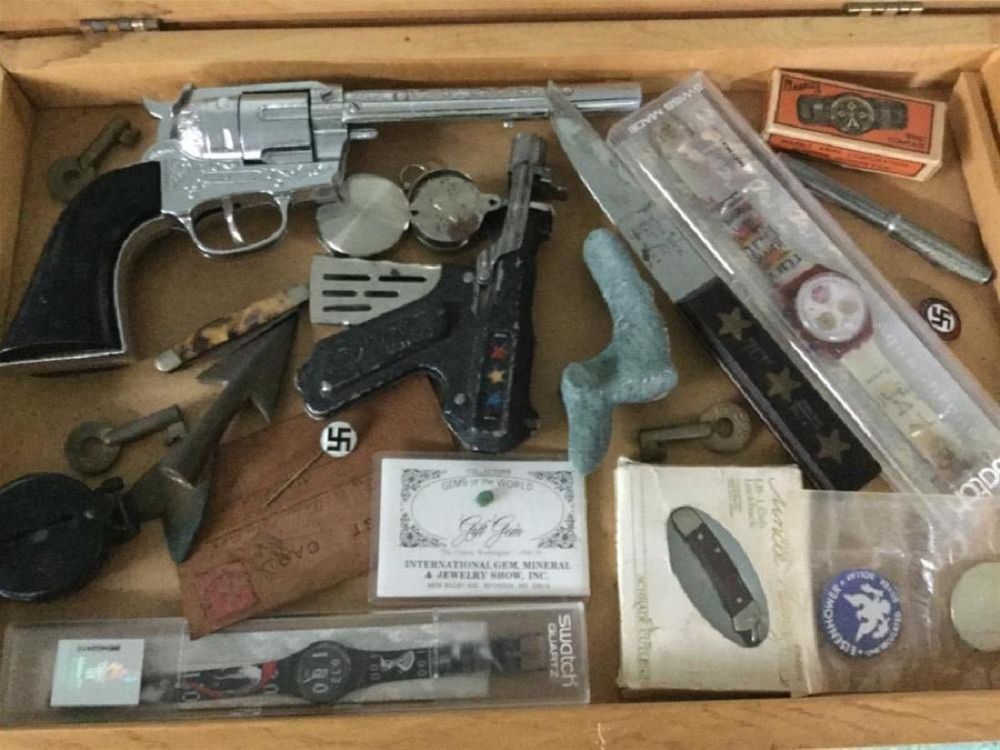 Lot 165: Vintage lot of Cap Gun etc