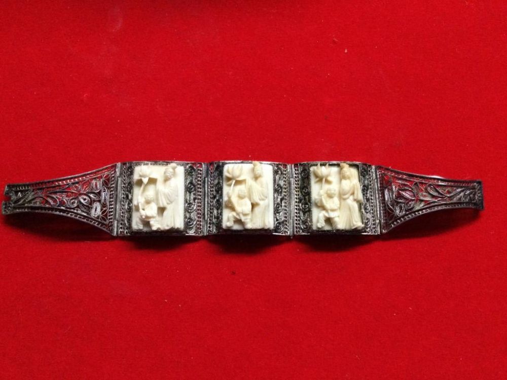 Lot 174: Antique 1890's Chinese Sterling Silver Bracelet