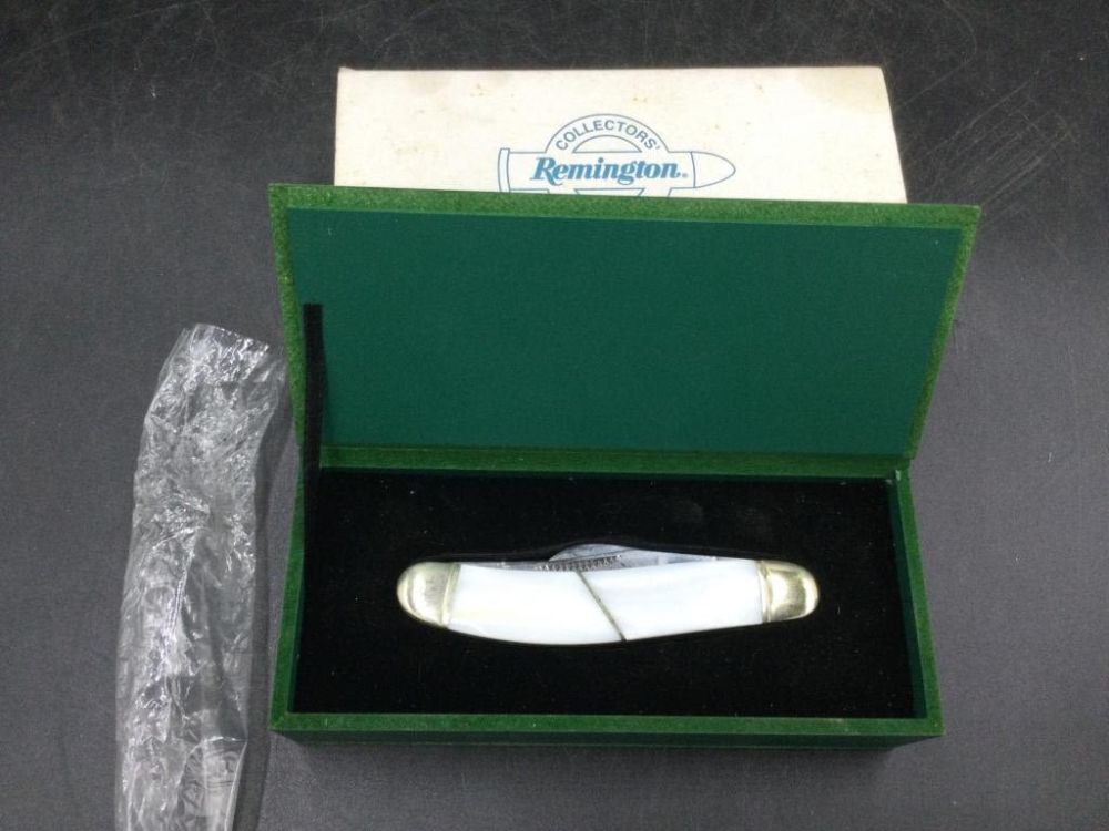 Lot 229: Collectors Remington Knife