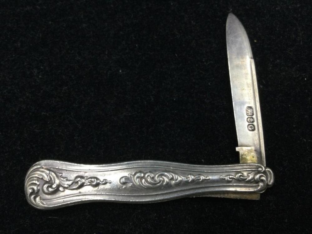 Lot 240: Victorian Fruit Knife