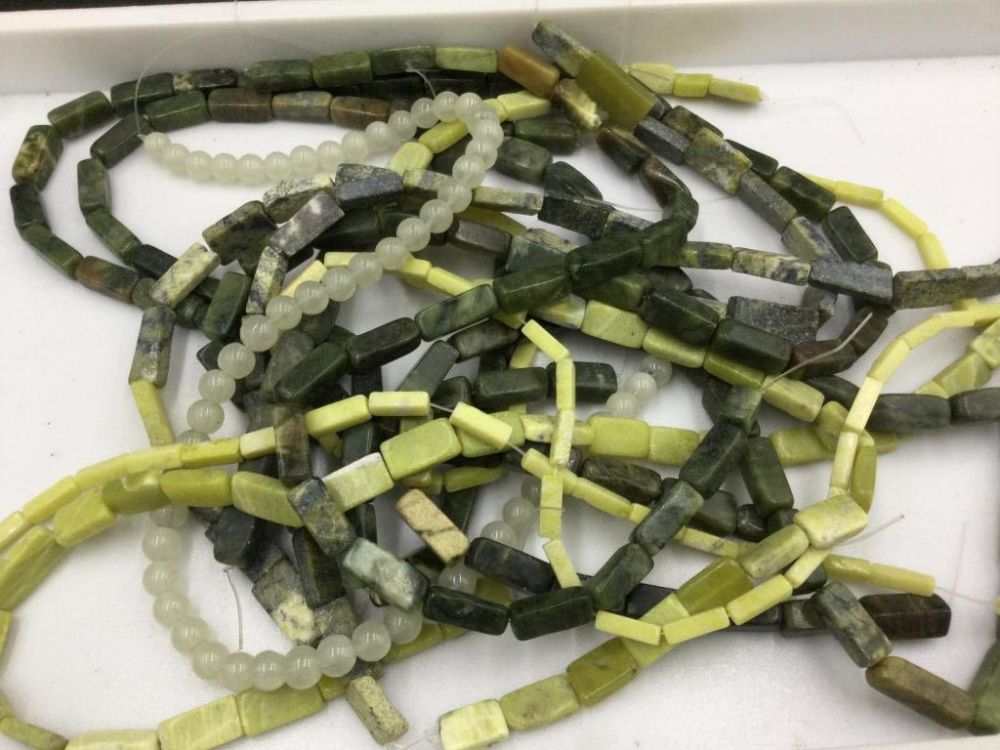 Lot 258: Gemstones