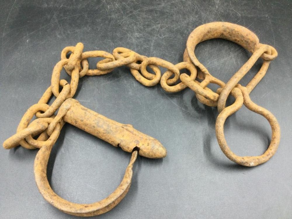 Lot 165: Slave Chain