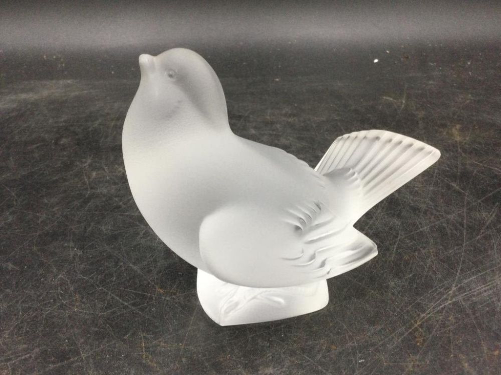 Lot 168: Lalique Sparrow Bird