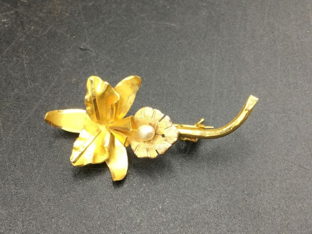 Lot 183: 18kt Gold Pin