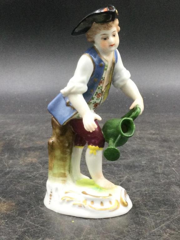 Lot 210: Vintage Capdimonte Statue