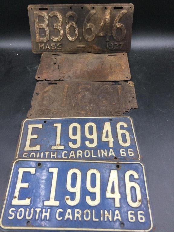 Lot 221: Vintage License Plates
