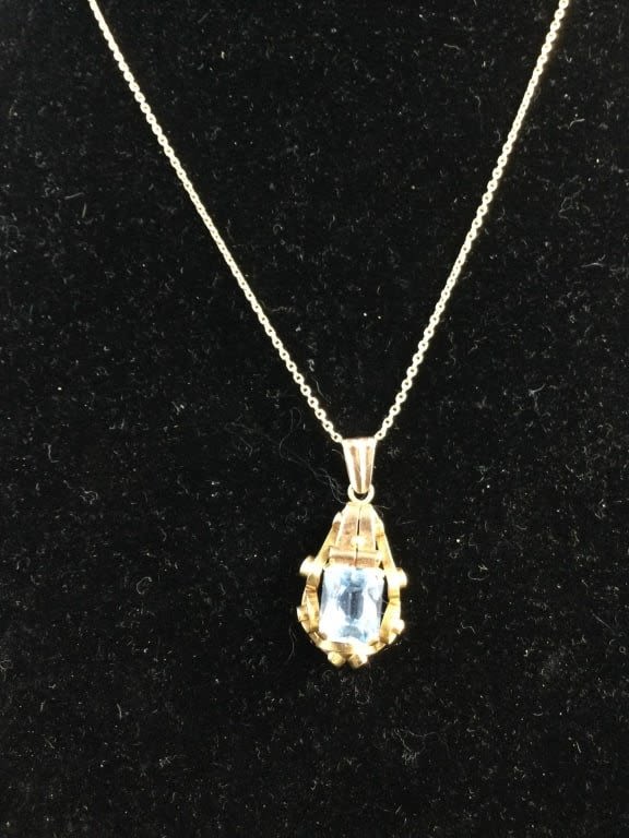 Lot 180: 14kt Gold Neck and Pendant