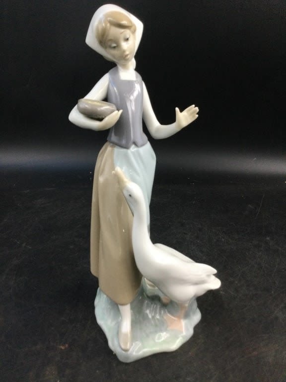 Lot 200: Lladro "Girl with Duck"