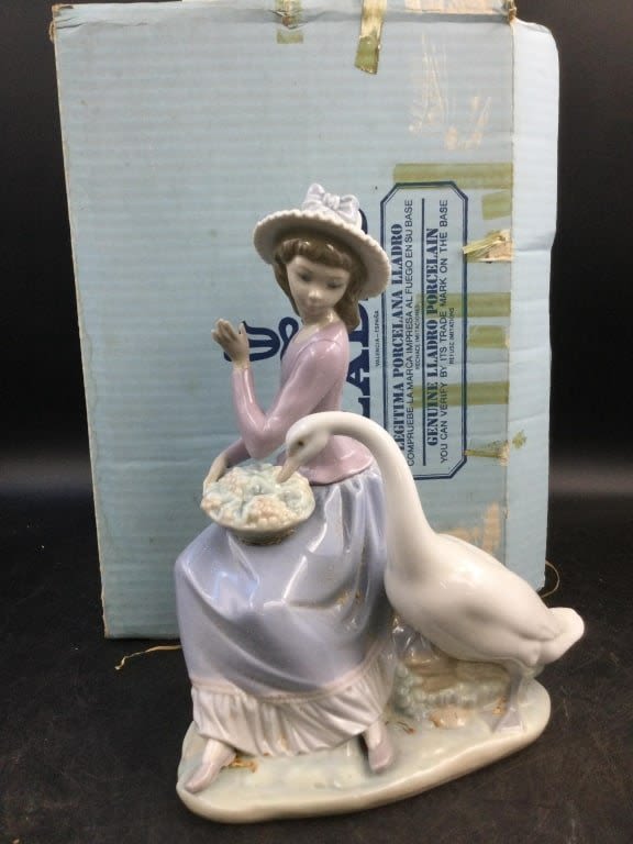 Lot 238: Lladro #5034 Osa Golosa Women with Goose