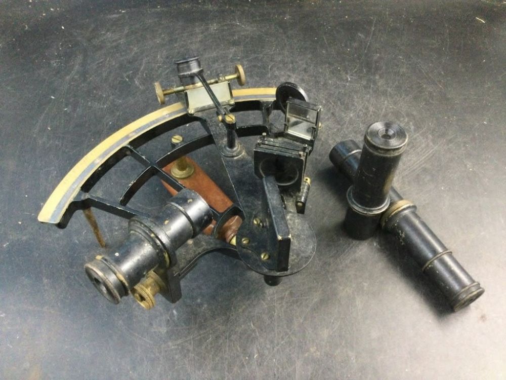 Lot 249: Vintage Sextant "US Navy"