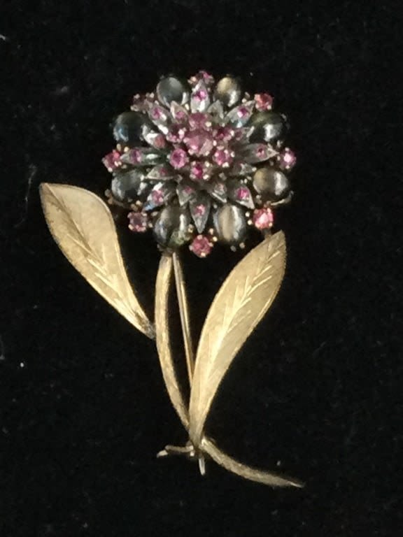 Lot 252: Vintage 9kt Gold Pin