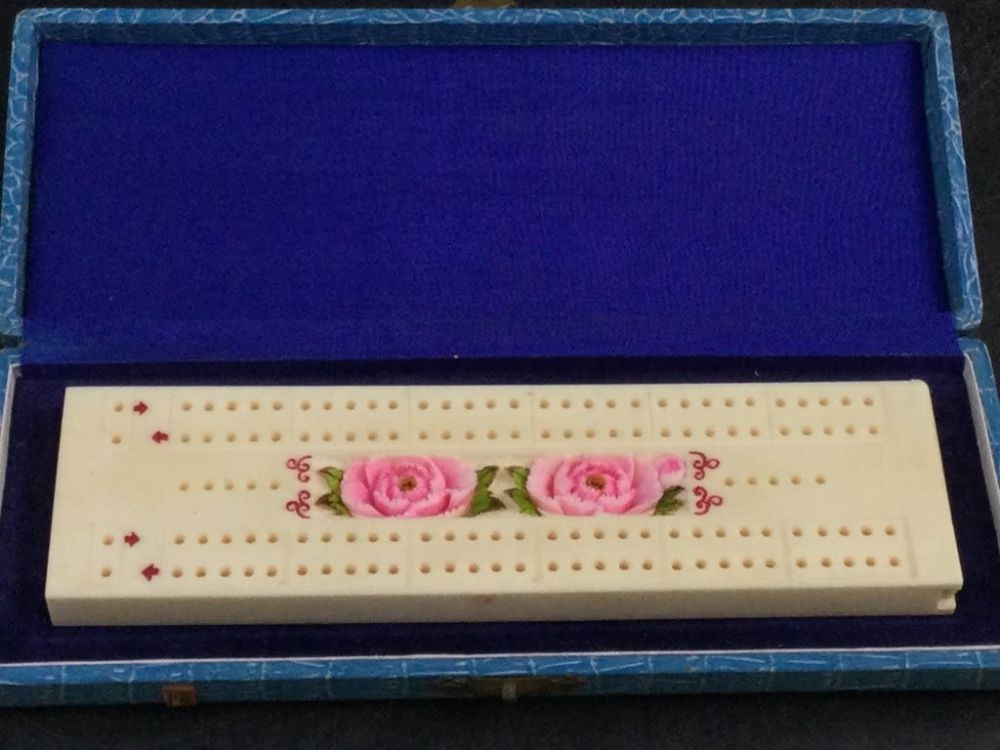 Lot 269: Vintage Elegant Cribbage Board