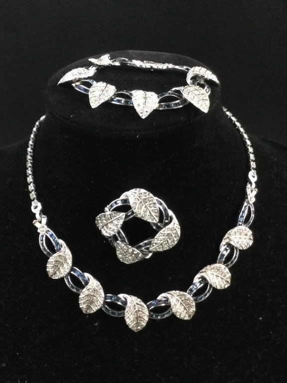 Lot 158: Pennino Demi Parure