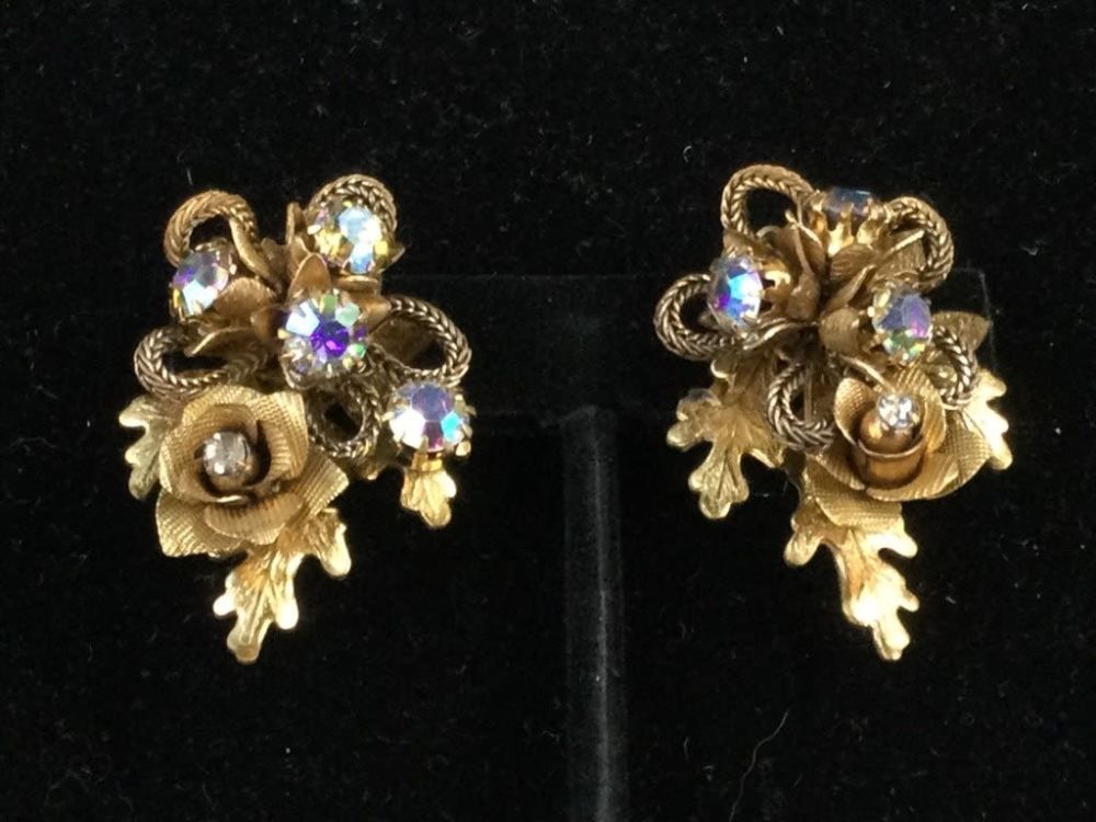 Lot 167: Kramer Evenin Clip on Earrings "Signed"