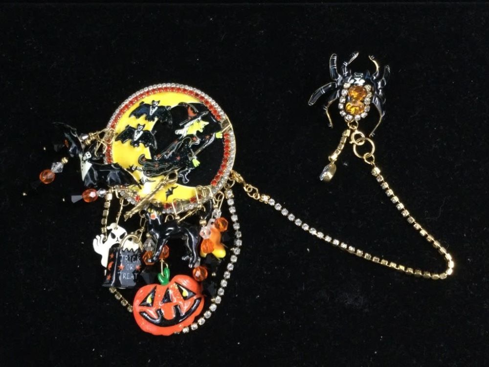 Lot 243: Lunch at he Ritz Pin/Pendant