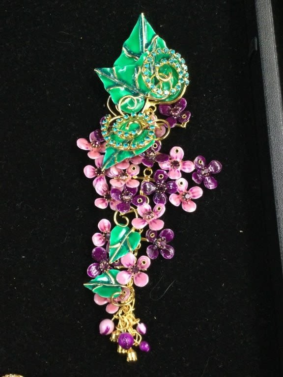 Lot 262: Lunch at the Ritz Pin/Pendant