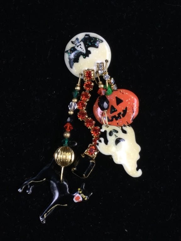 Lot 264: Lunch at Ritz Halloween Pin/Pendant