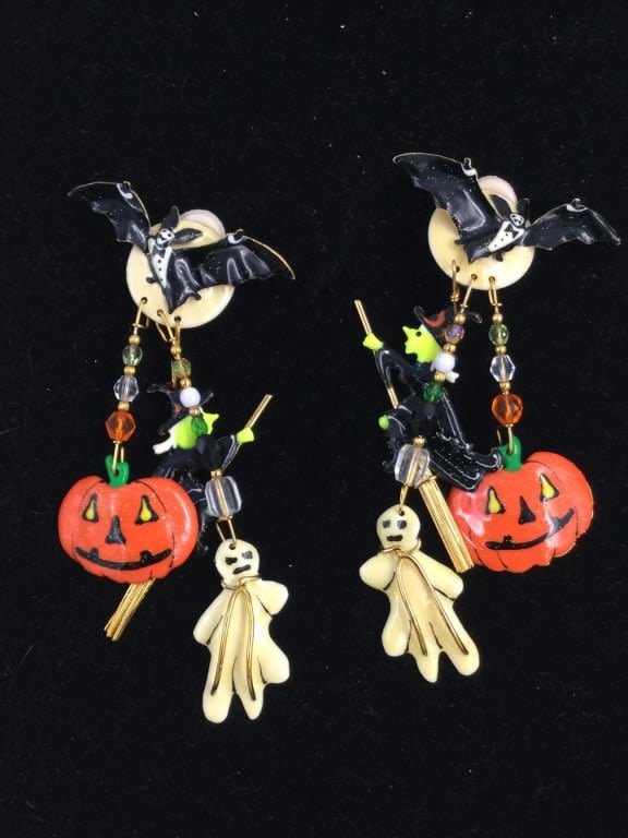 Lot 289: Lunch at the Ritz Halloween Earrings
