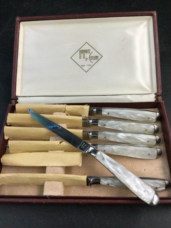 Lot 158: Hoffritz for Cultery Steak Knives