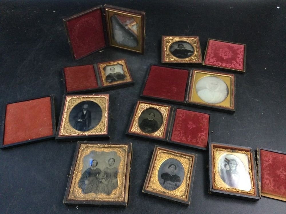 Lot 174: Vintage Antique Frames