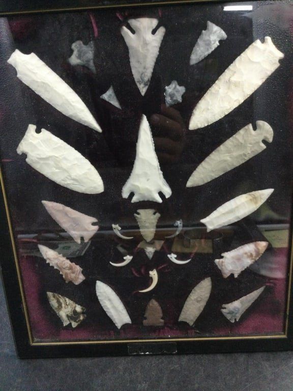 Lot 181: Arrowheads