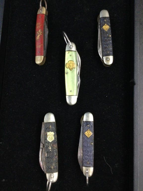 Lot 221: Vintage Pocketknives