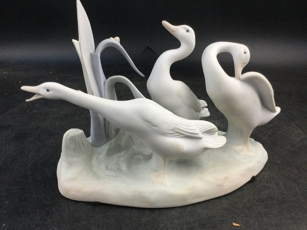 Lot 261: Lladro Geese