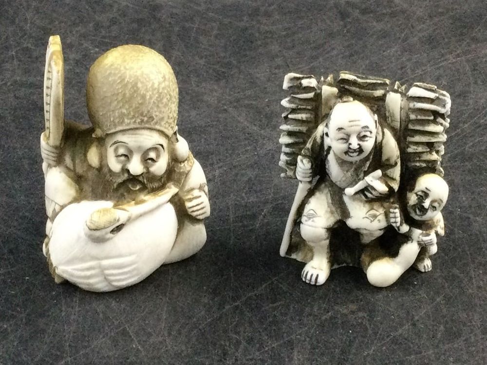 Lot 276: Vtg Carved Signed Netsuke