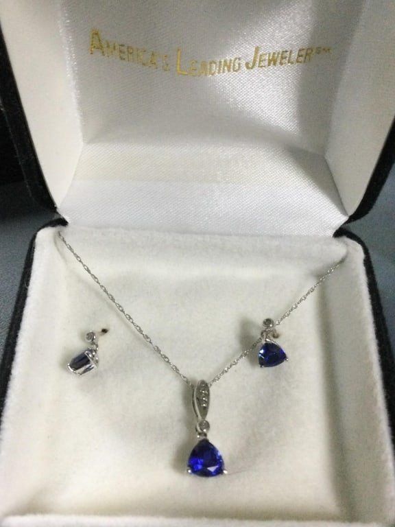 Lot 282: White Gold Sapphire Set