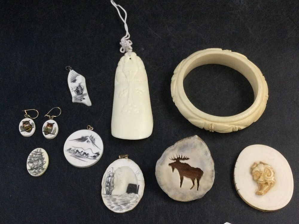 Lot 313: Carved Items