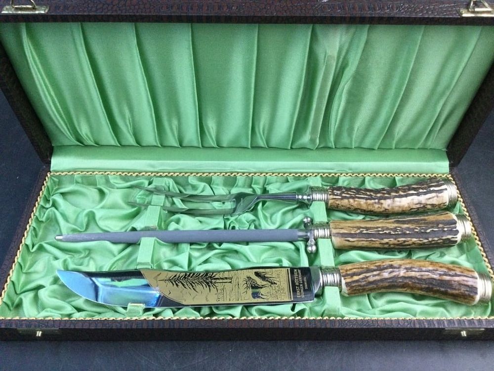 Lot 319: Vintage Ernst Rottgen Carving Set