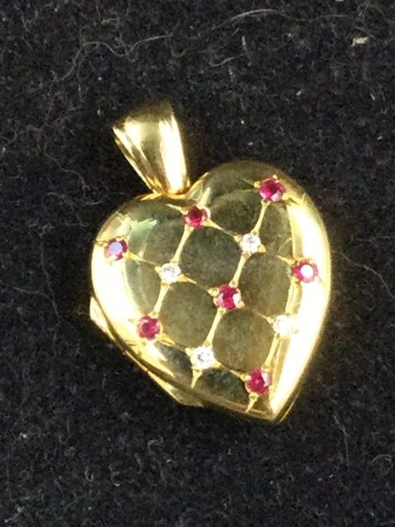 Lot 324: 18kt Locket with Ruby and Diamonds