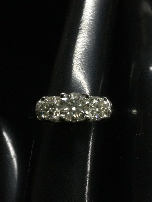 Lot 332: 14kt Gold Ring with Diamond
