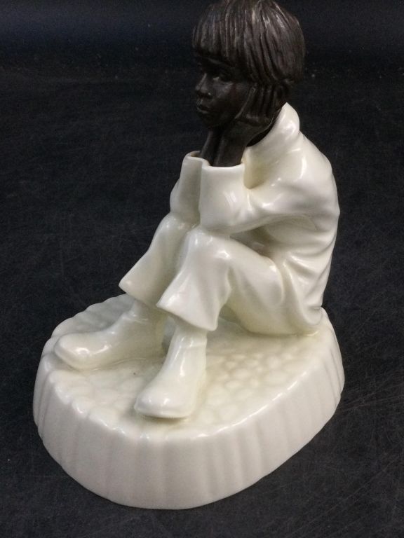 Lot 158: Minton "Spellbound"