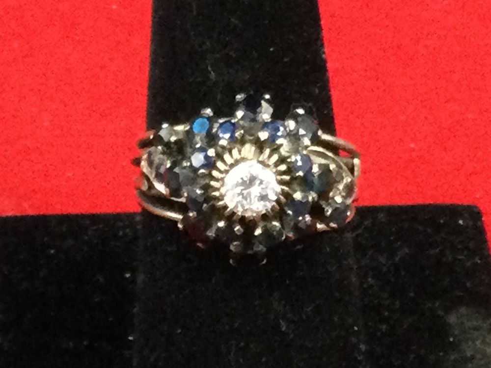 Lot 196: 10kt Ring with Diamond and Amethyst