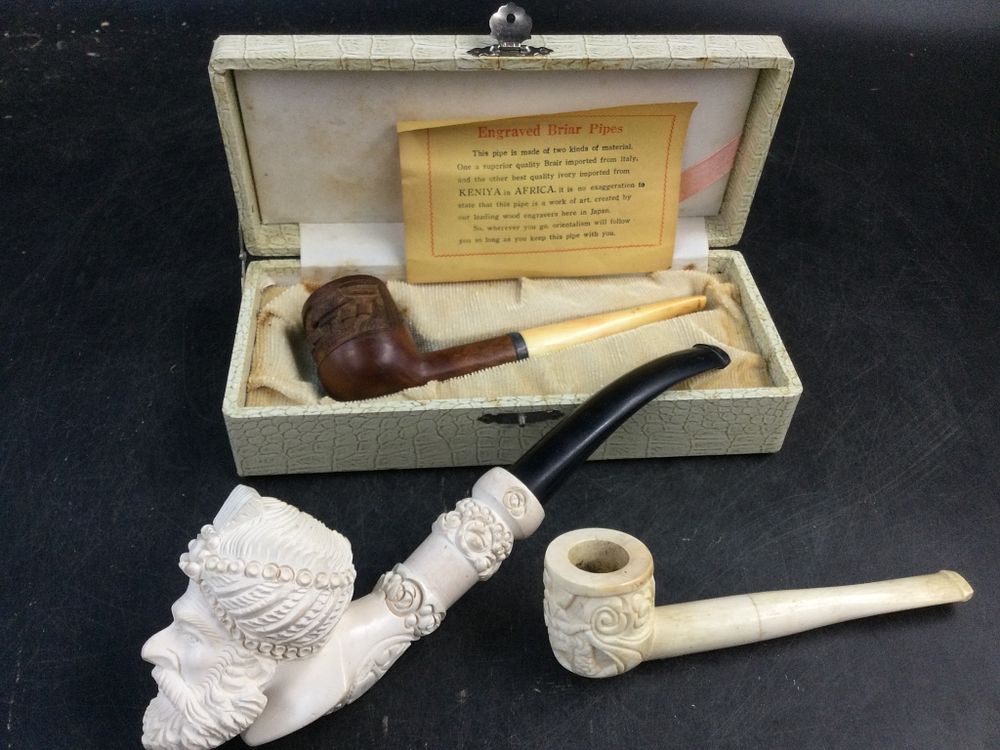 Lot 201: Vintage Pipes