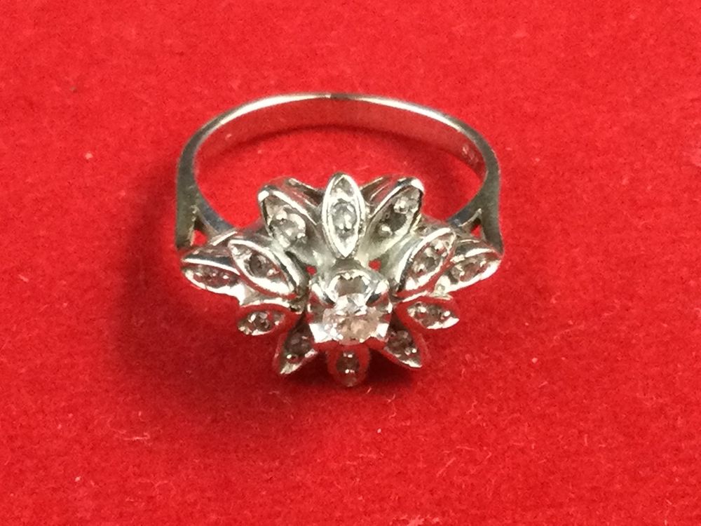 Lot 216: 14kt White Gold Ring with Diamonds